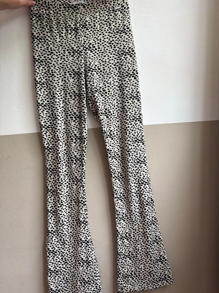 Ambika flared broek met dalmatiërprint - Maat L, Ophalen of Verzenden, Zo goed als nieuw, Maat 42/44 (L), Zwart