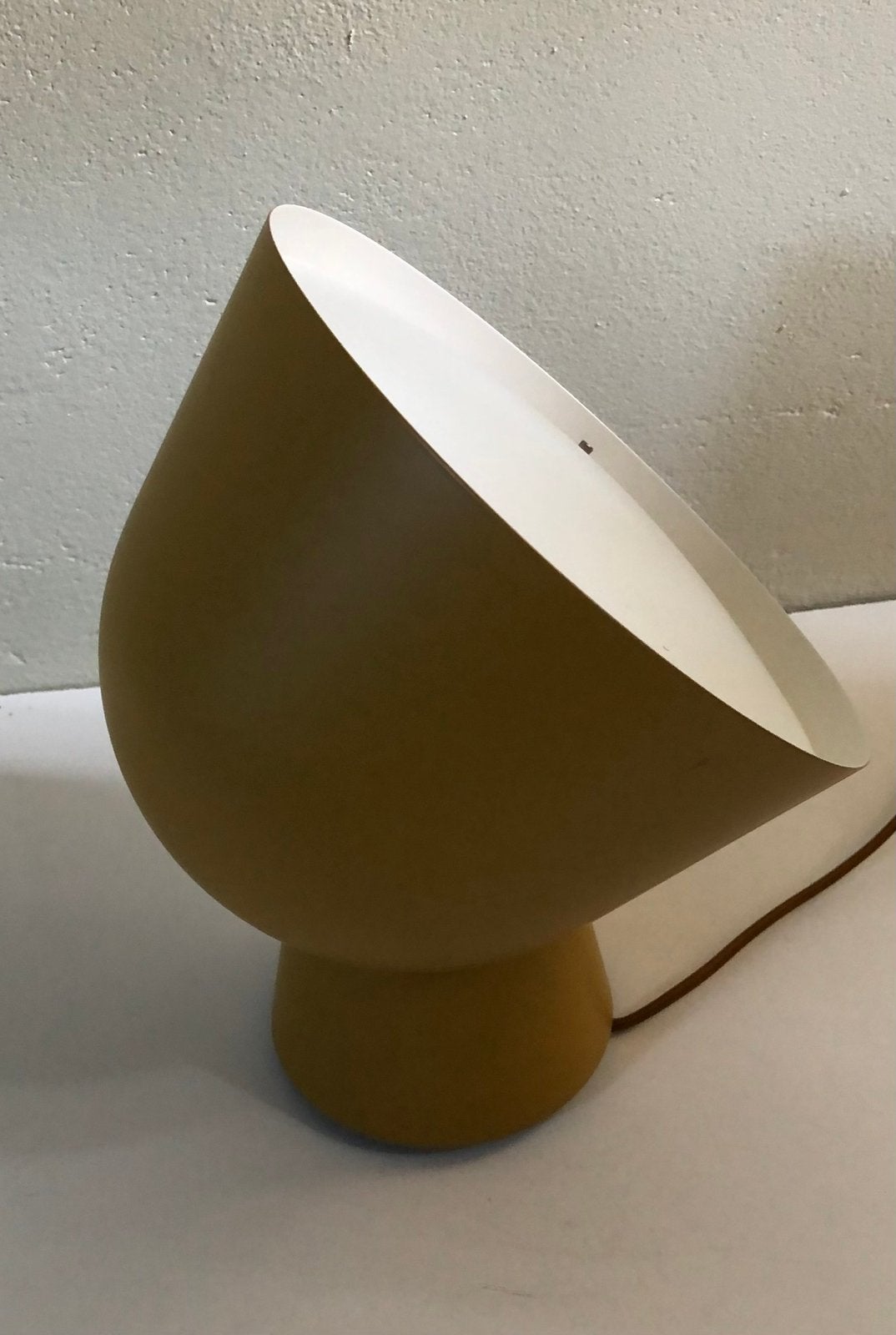 Design tafellamp IKEA PS 2017 (Ola Wihlborg) okergeel, Ophalen of Verzenden, Zo goed als nieuw