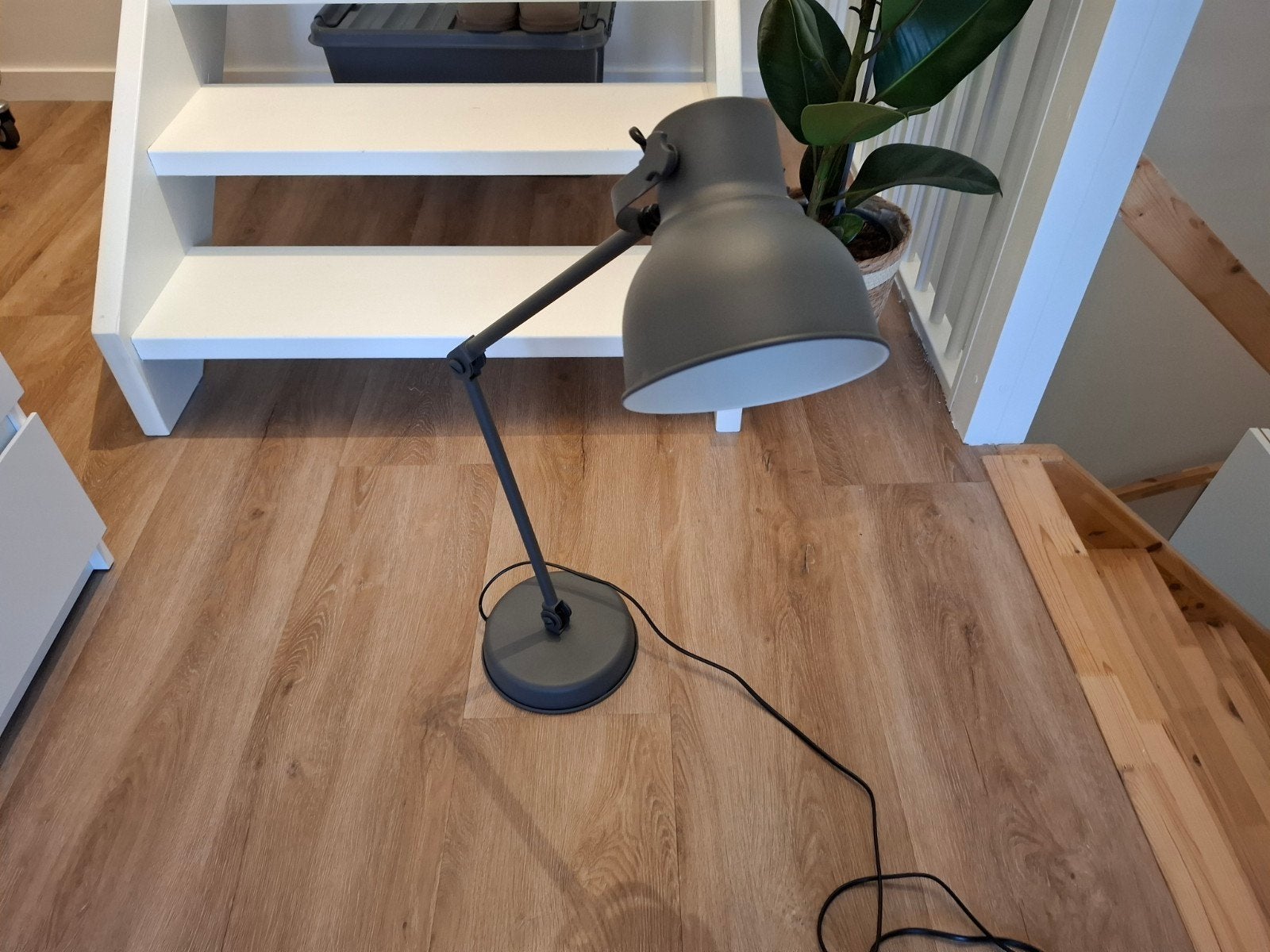 Ikea bureaulamp met USB-poort, Ophalen of Verzenden, Zo goed als nieuw, Metaal, Modern, Industrieel