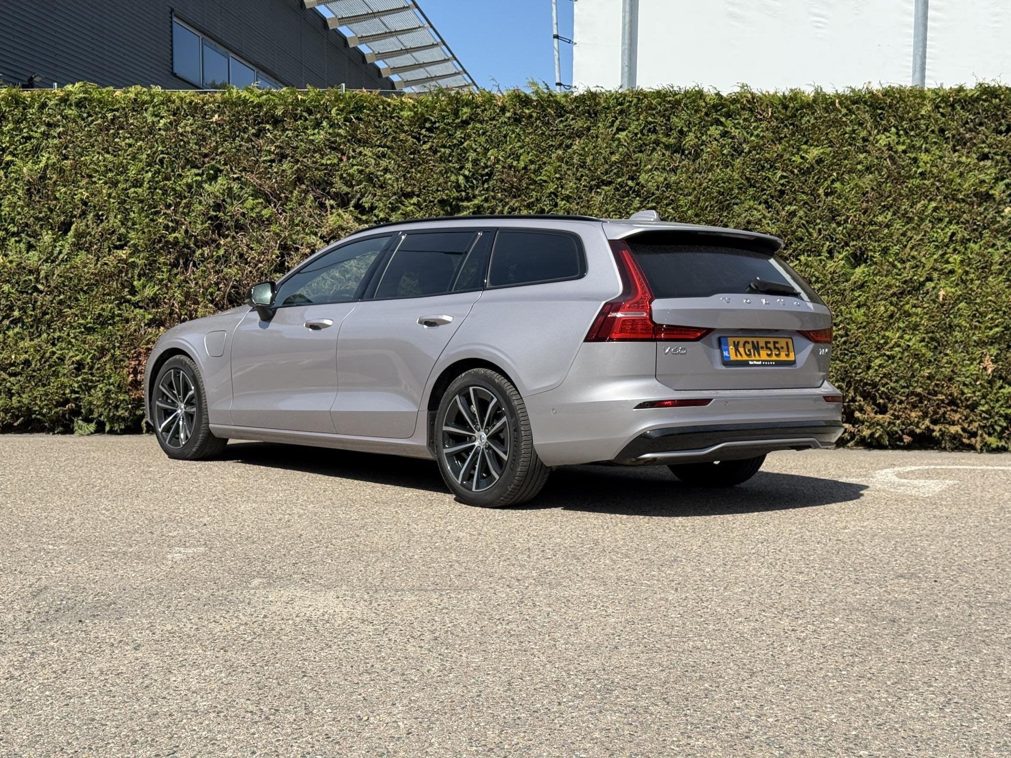 Volvo V60 T8 Plug-in hybrid AWD Plus Dark | Blis | Trekhaak, Automaat, 12 maanden, Gebruikt, Euro 6