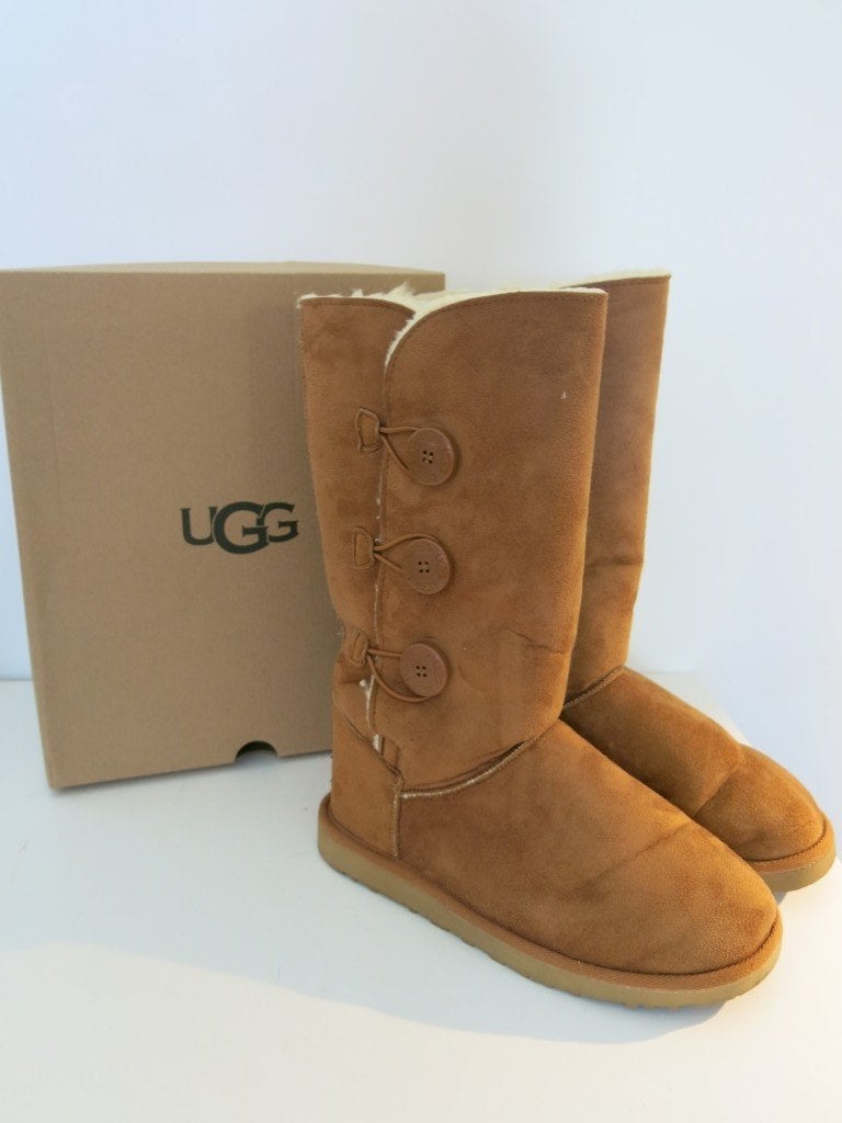 Ugg kastanjebruin mt 40 Baily Button, Ophalen of Verzenden, Zo goed als nieuw, Zwart
