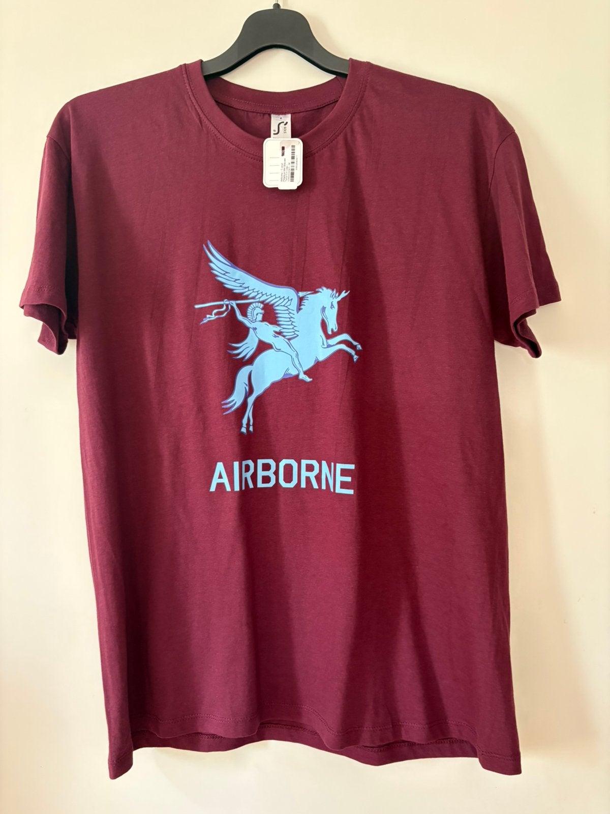 Nieuwe leuke t-shirt van de Airborne.1ste foto juiste kleur, Ophalen of Verzenden, Nieuw, Overige maten, Paars