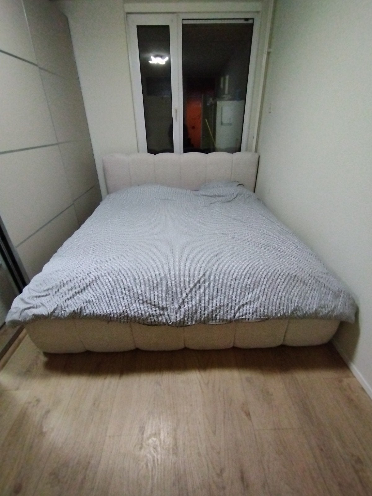 Nieuw comfortabel tweepersoonsbed met stoffen bekleding, Ophalen, Beige, Overige maten, 200 cm