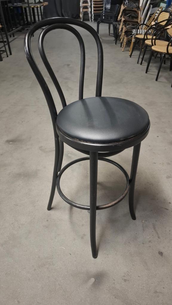 18 thonet cafe bistro krukken gebogen hout horeca partij, 5 krukken of meer, Ophalen of Verzenden, Leer, 60 tot 90 cm