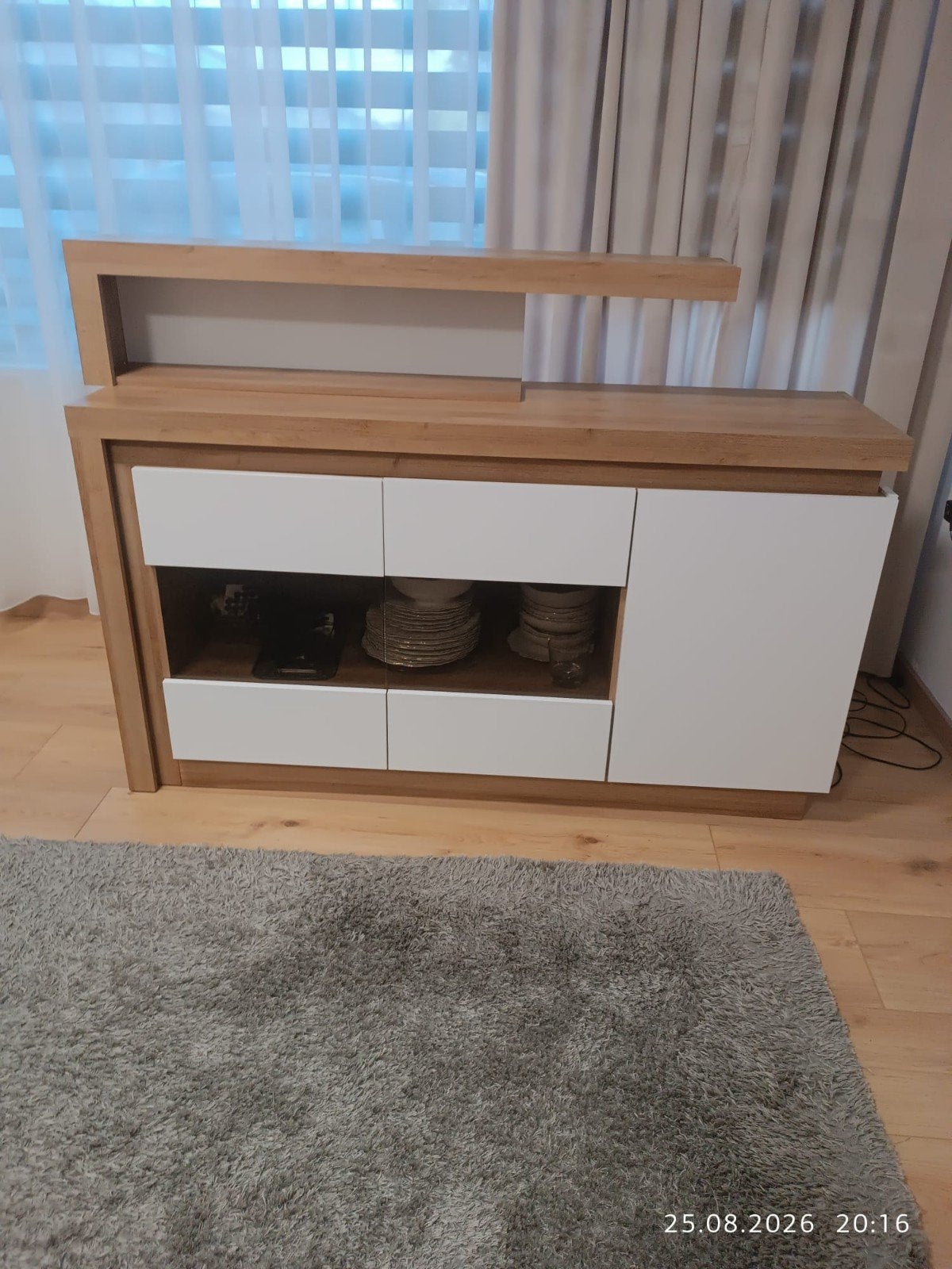 Modern Dressoir met Plank - Stijlvol en Functioneel, Huis en Inrichting, Kasten | Dressoirs, Ophalen, Zo goed als nieuw, Modern