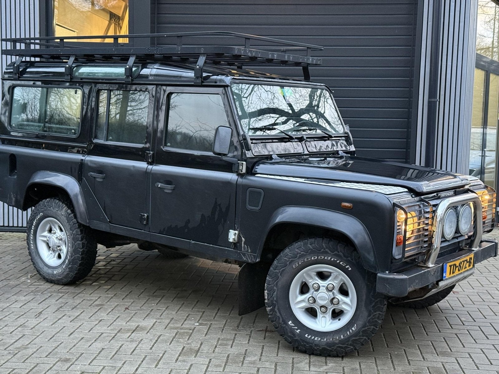 Land Rover Defender 2.5 110 Td5 County (bj 2000), Auto's, Oldtimers, Stof, Land Rover, 2495 cc, Bedrijf