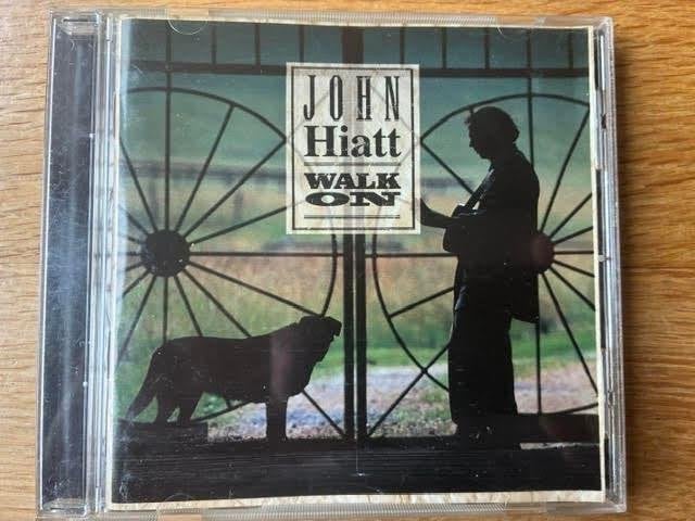John Hiatt - Walk On CD (Rock, Singer-songwriter), Cd's en Dvd's, Inclusief boekje, Singer-songwriter, Ophalen of Verzenden, Zo goed als nieuw