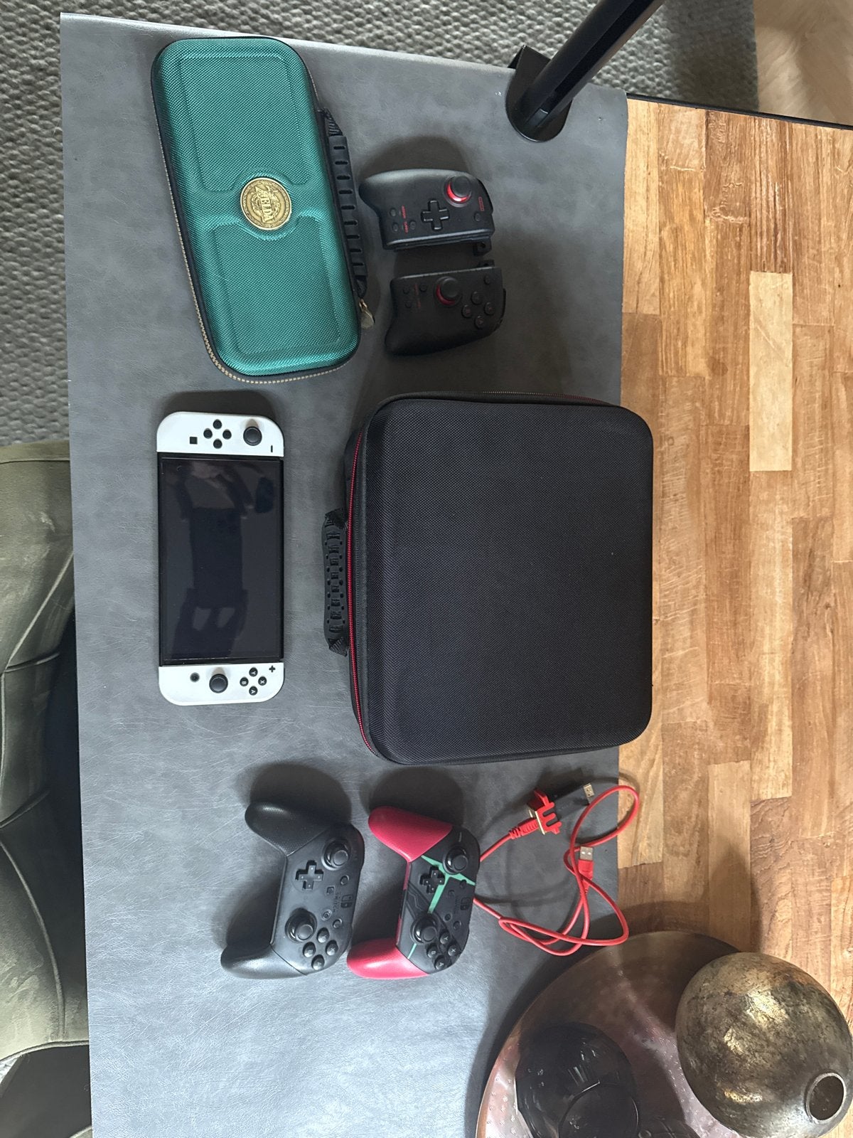 Nintendo Switch OLED met controllers en accessoires, Ophalen of Verzenden, Zo goed als nieuw, Met 3 controllers of meer, Switch OLED