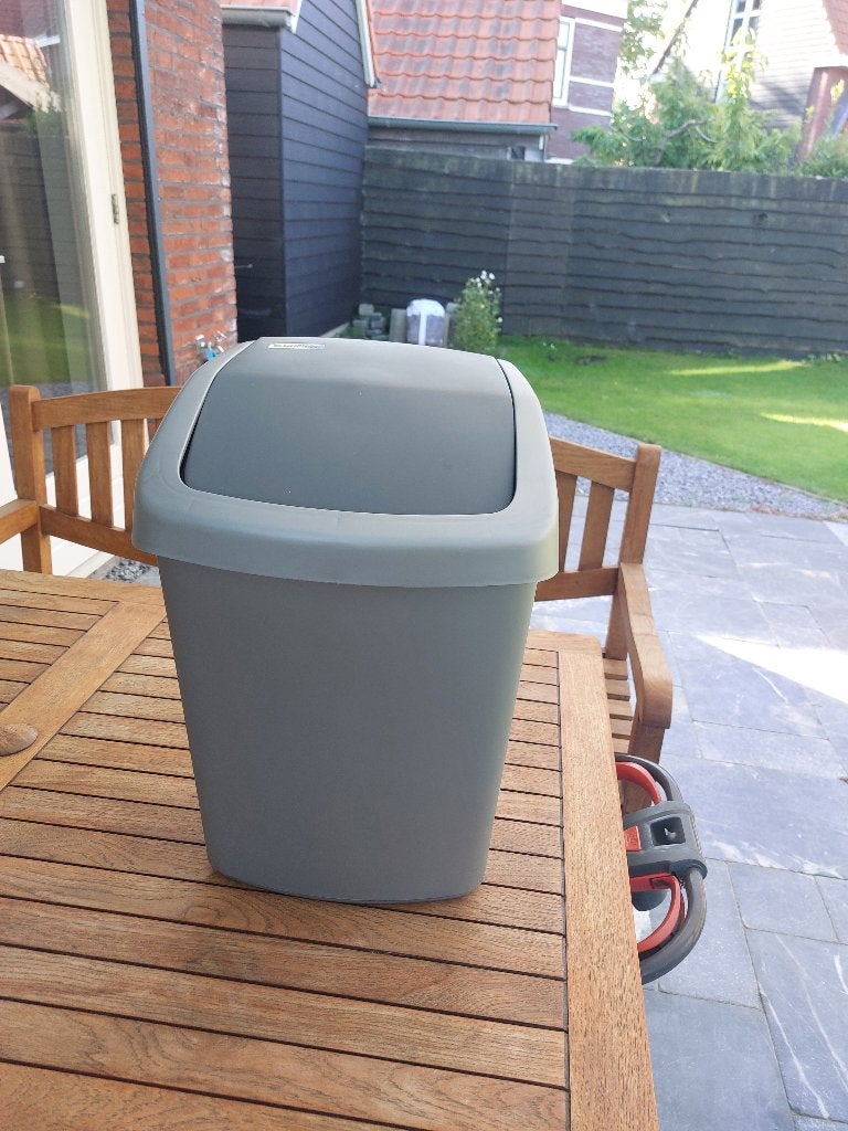 CURVER afvalbak (handig bij gebruik van een caravan), Ophalen, Zo goed als nieuw, Overige