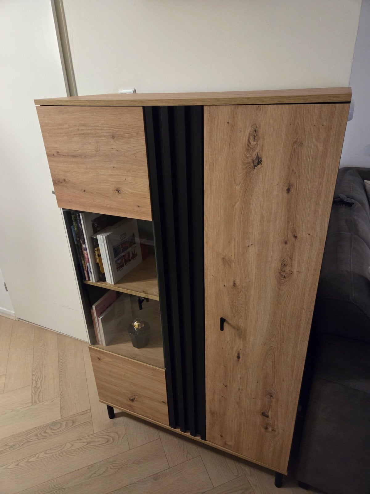 Vitrinekast, Met deur(en), Modern, Scandinavisch, Zo goed als nieuw, 150 tot 200 cm