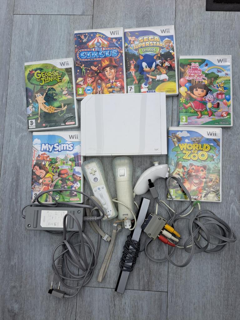 Wii Console Bundel met 2 controllers en 6 spellen, Ophalen of Verzenden, Gebruikt, Met 2 controllers, Met games