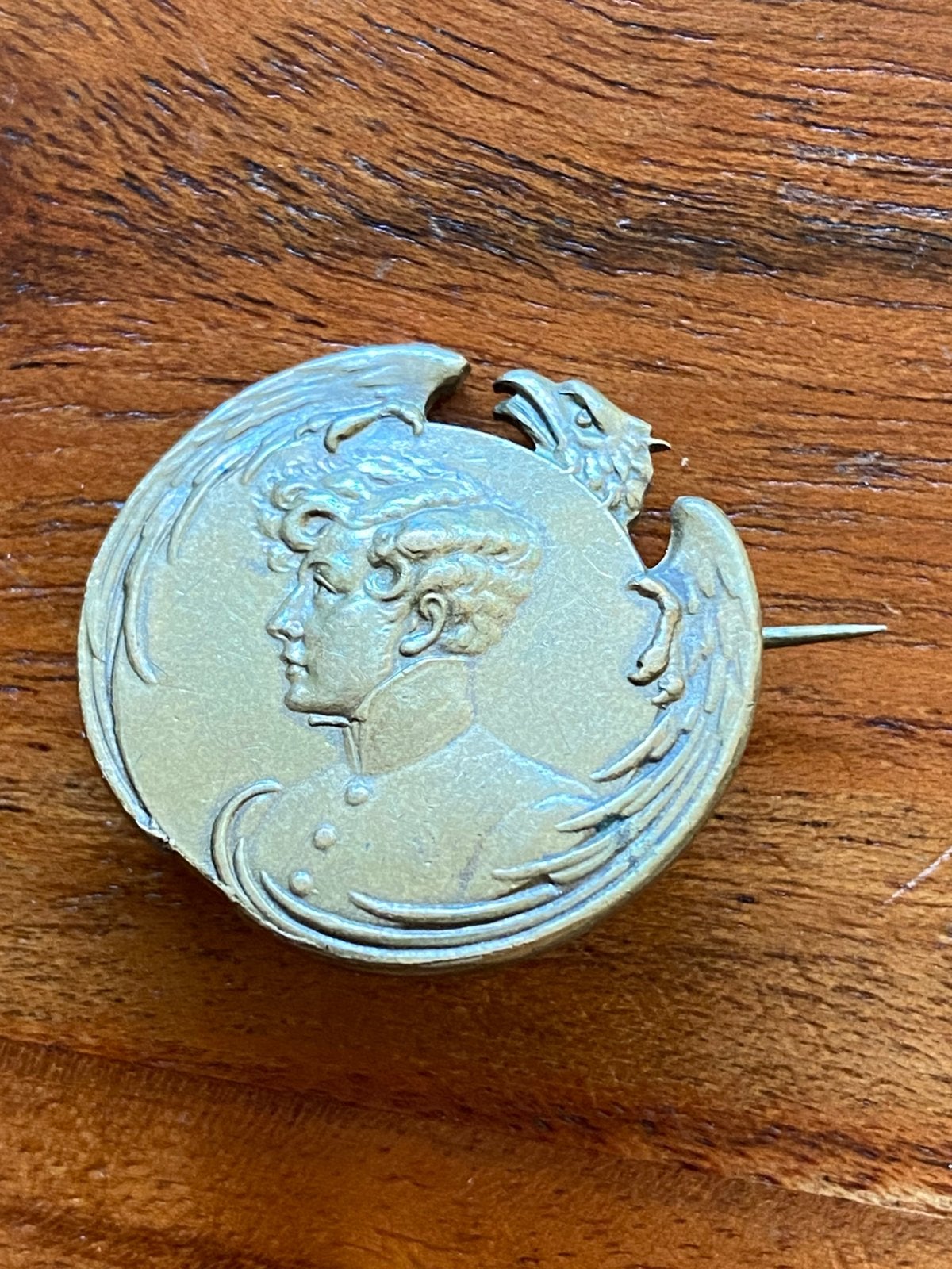 Antieke Art Nouveau broche. Napoleon II. L’ Aiglon., Ophalen of Verzenden, Overige materialen, Broche, Verguld