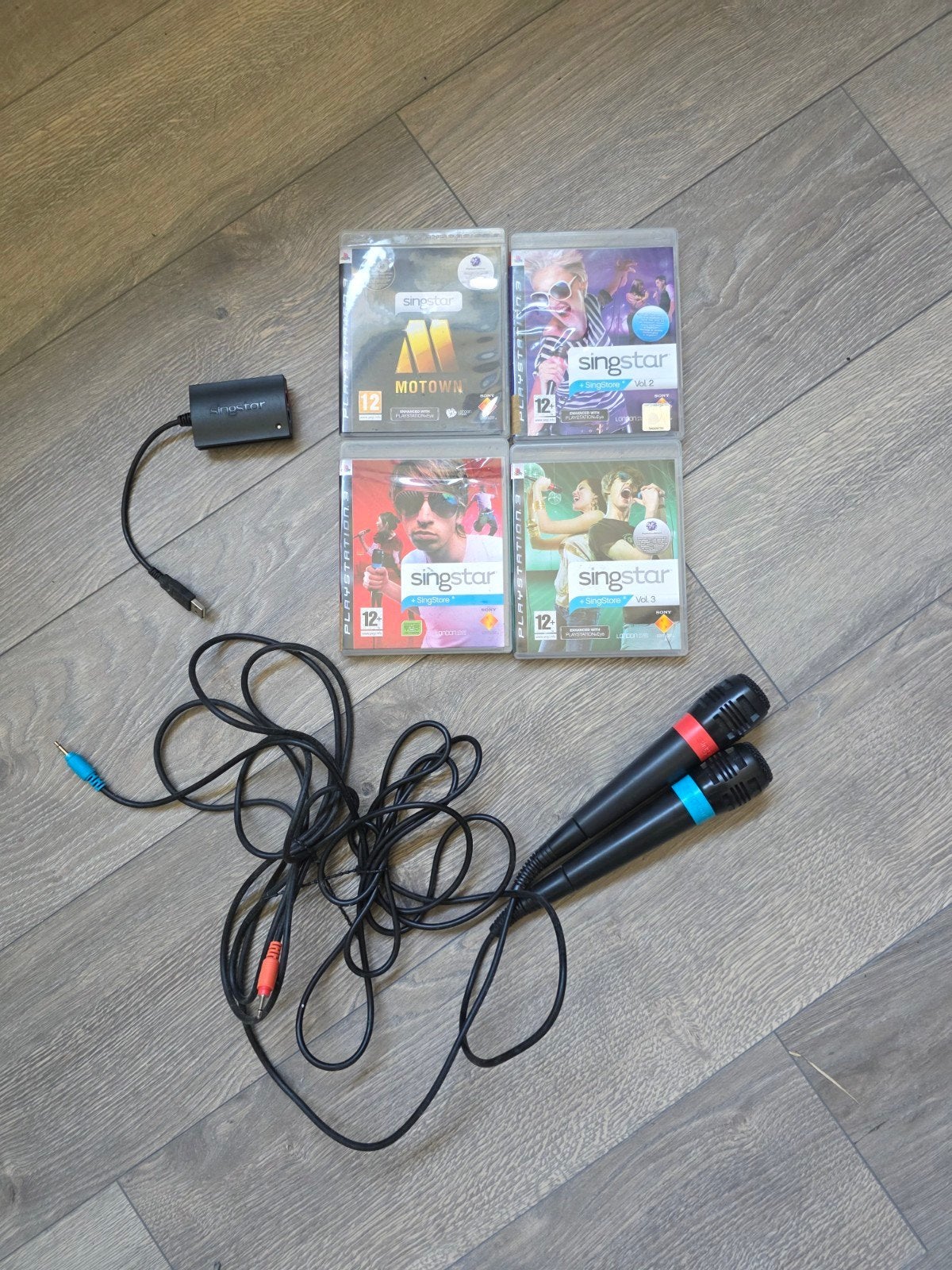 Singstar PS3 bundel met 4 games en 2 microfoons, Muziek, Gebruikt, 2 spelers, Eén computer