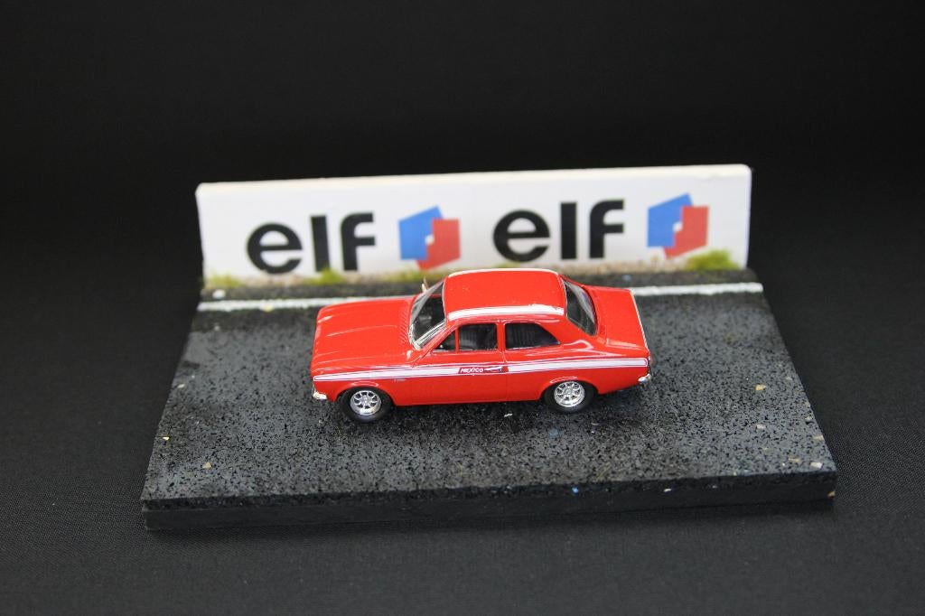 Diorama circuit met muur 1:43 Elf, Hobby en Vrije tijd, Modelbouw | Figuren en Diorama's, Nieuw, Diorama, 1:35 tot 1:50, Ophalen of Verzenden