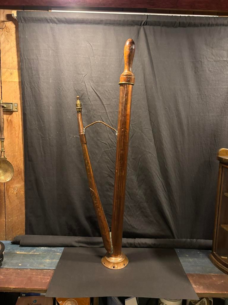 Oude koperen raamspuit., Ophalen of Verzenden
