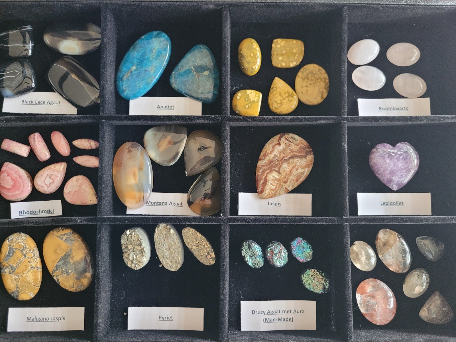 Partij Edelsteen Cabochons, armbanden, hangers en kettingen., Sieraden, Tassen en Uiterlijk, Edelstenen, Hoedekenskerkestraat 35