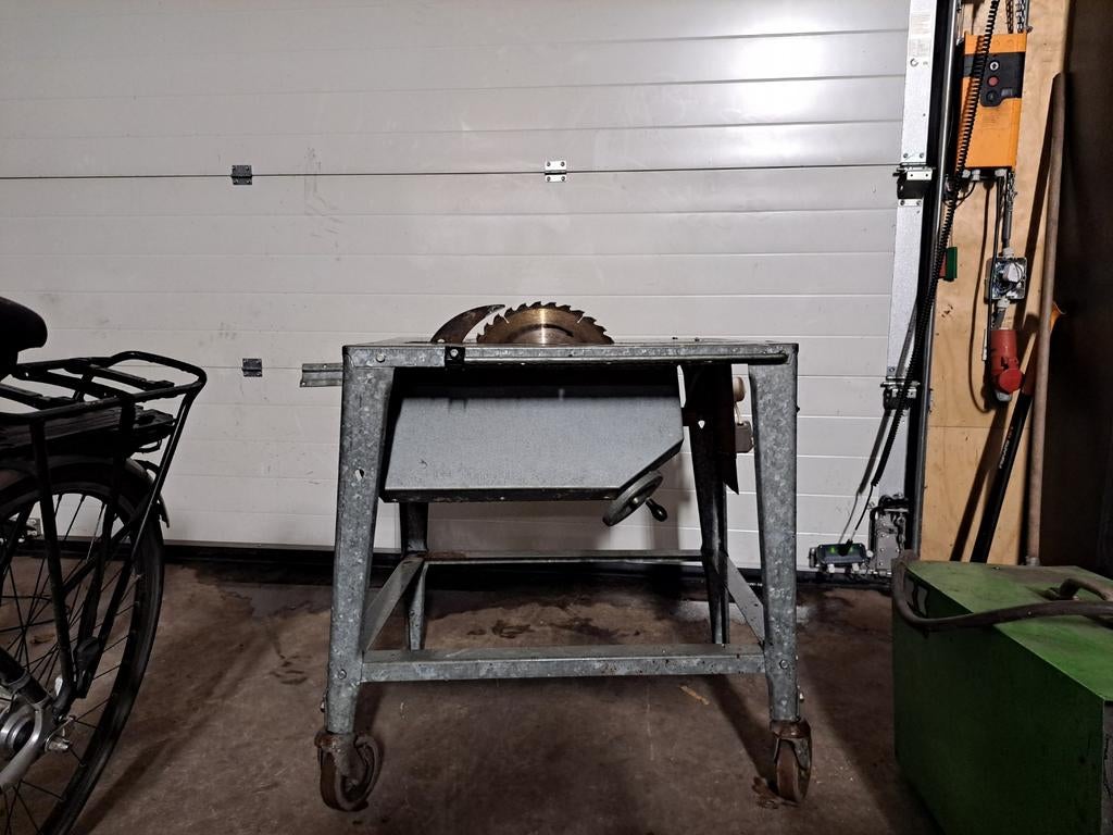 Gegalvaniseerde zaagtafel voor brandhout, Gebruikt, 70 mm of meer, Ophalen of Verzenden, 1200 watt of meer