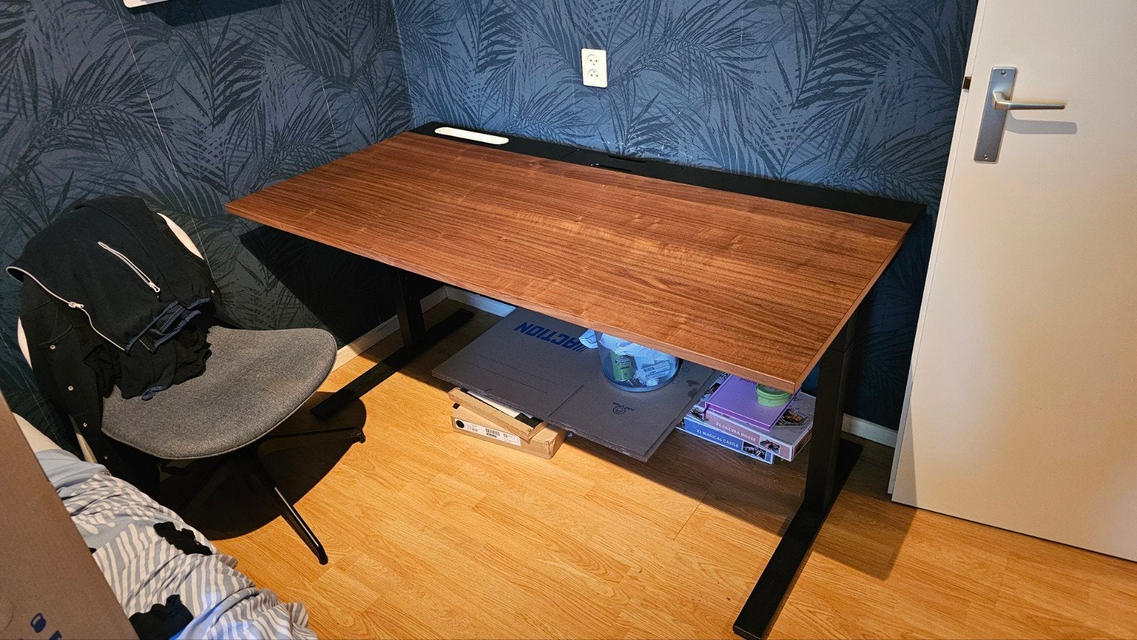 IKEA in hoogte verstelbaar bureau - Walnoot/Zwart, Ophalen, 160 cm, In hoogte verstelbaar, Zo goed als nieuw