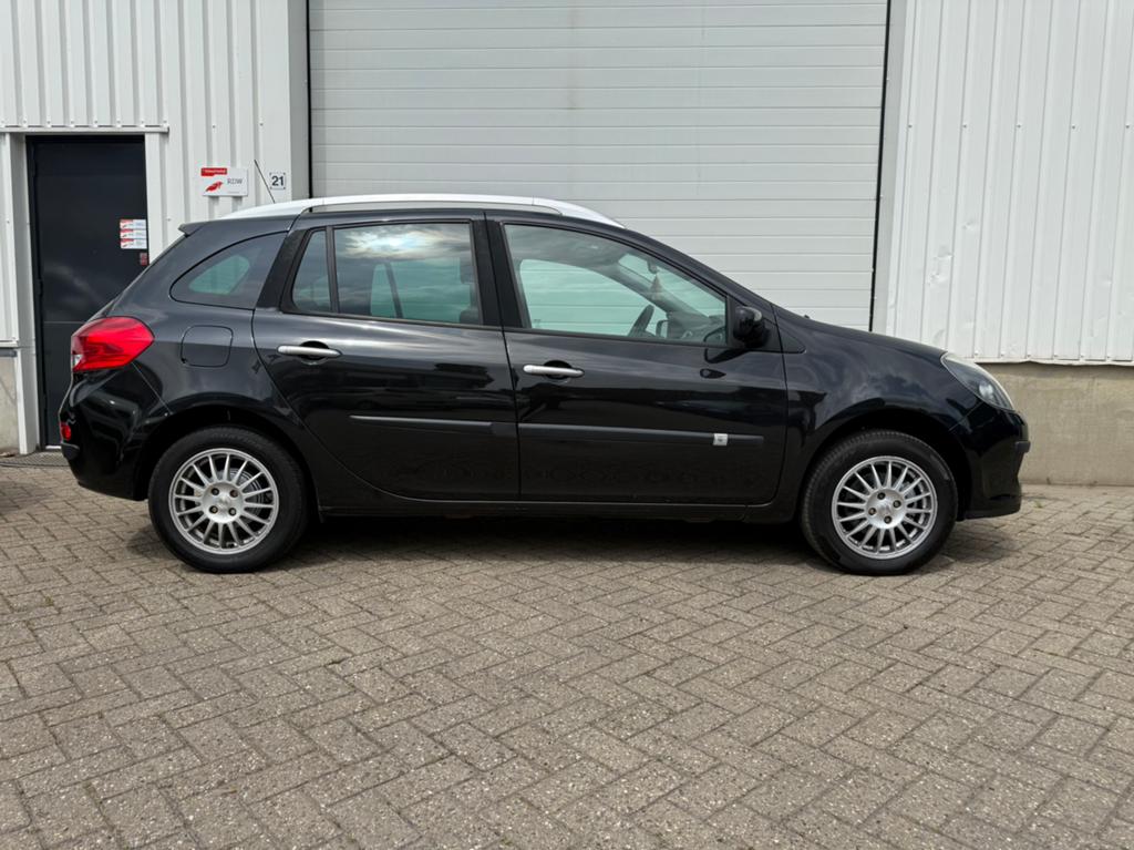 Renault Clio1.2 Estate|NWE APK|LMV|AIRCO|TREKHAAK|ELK PAKKET, Voorwielaandrijving, Zwart, 4 cilinders, 1095 kg