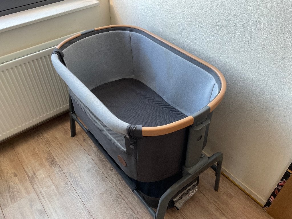 Baby furniture: Bed, mattress, toy, Kinderen en Baby's, Ophalen, Zo goed als nieuw