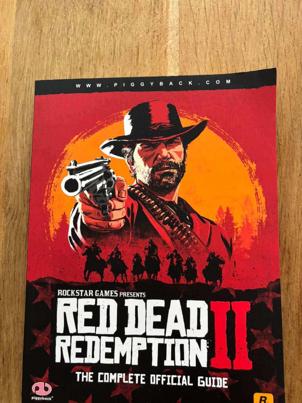 Red dead redemption 2 official guide, Ophalen of Verzenden, Zo goed als nieuw