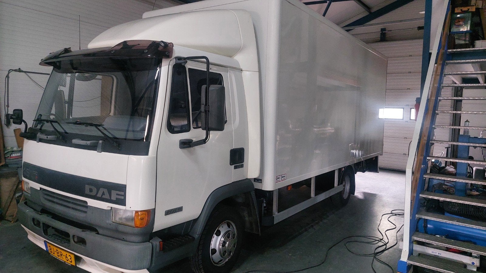 Te koop daf 45, Auto's, Euro 2, Achterwielaandrijving, Elektrische achterklep, Wit