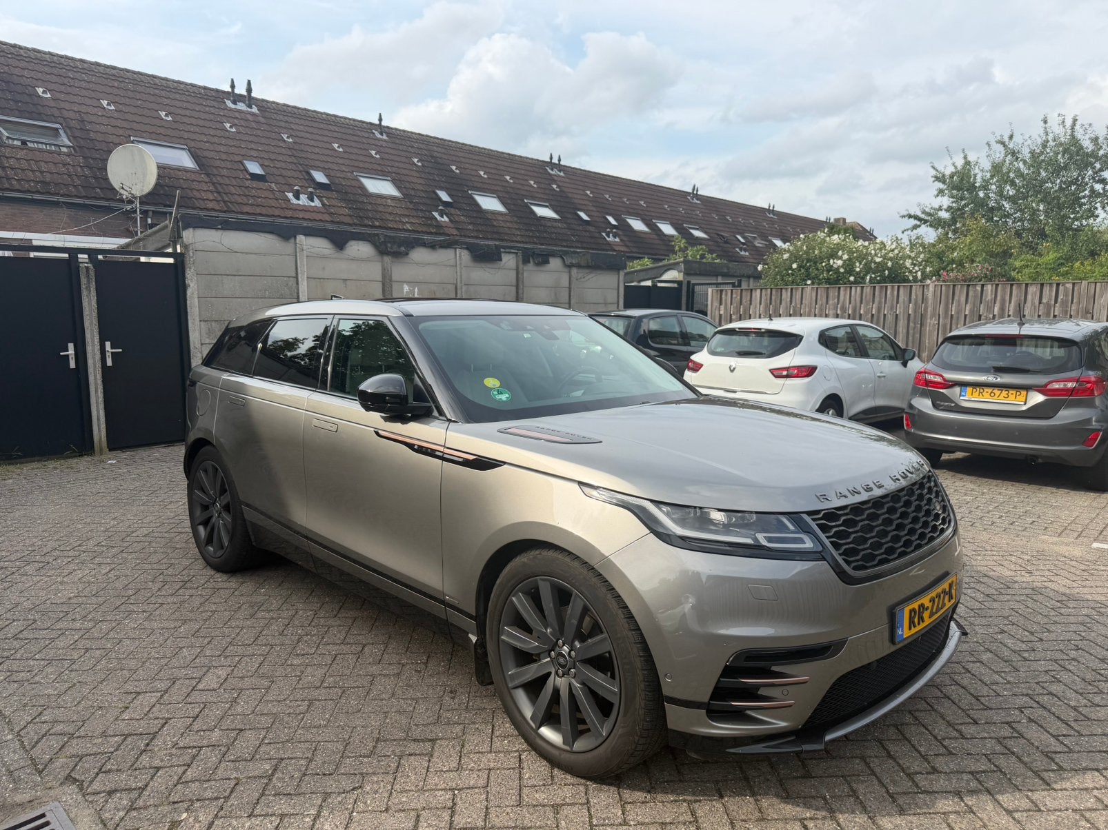 Range Rover Velar D240 R-Dynamic HSE NAP HUD 360 Massage, Auto's, Automaat, Parkeerassistent, Euro 6, Overige kleuren