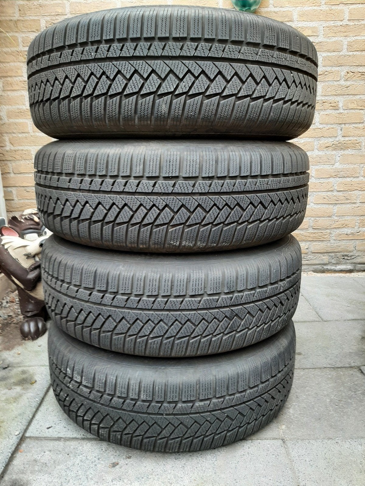 Continental winterbanden 215-65-16 inch zo goed als nieuw, Auto-onderdelen, Banden en Velgen, Ophalen, 16 inch, Winterbanden, Band(en)