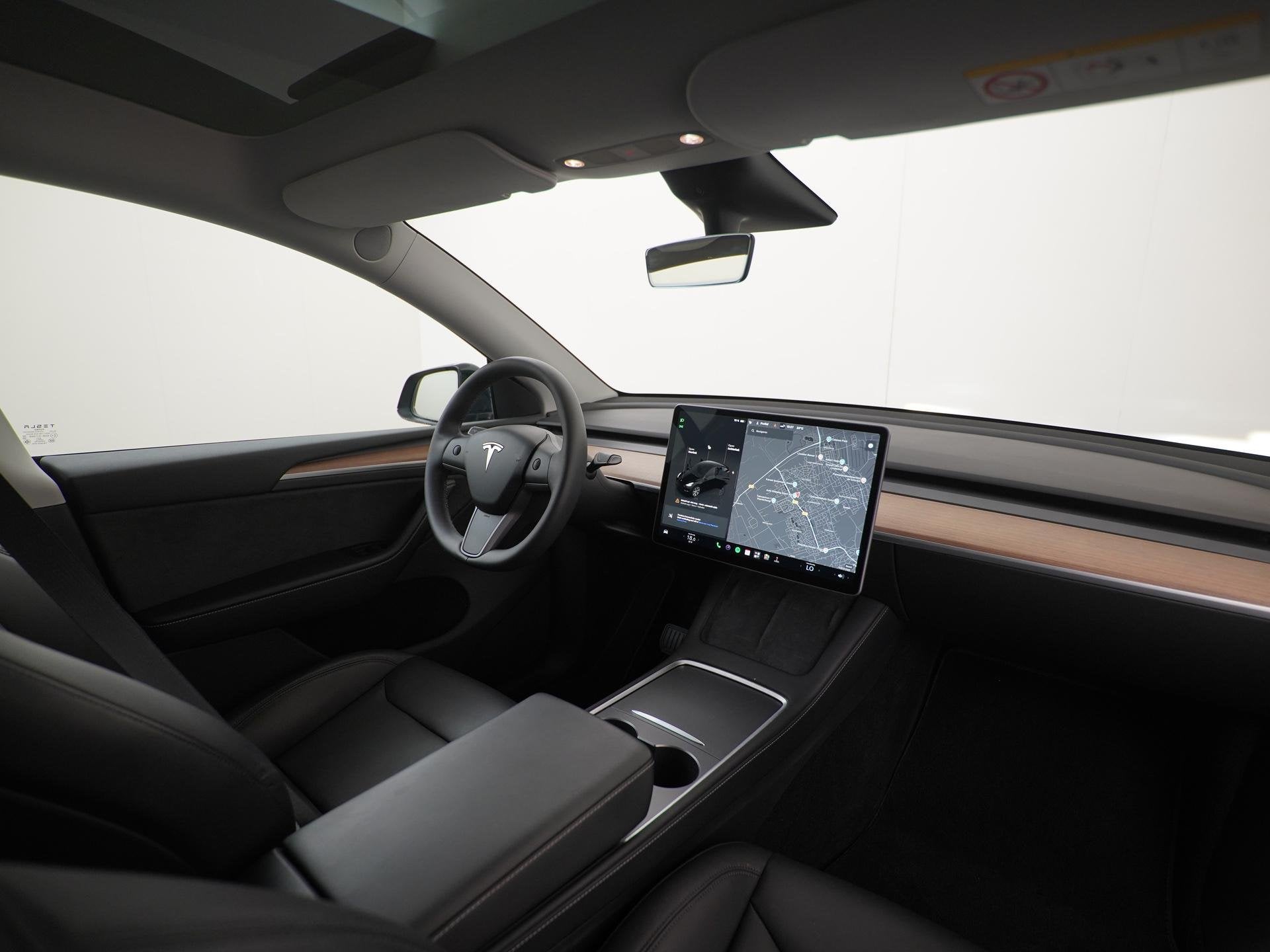 Tesla Model Y RWD 58 kWh | SOH 93% | Panoramadak | Zondag Op, Auto's, Automaat, 375 min, Zwart, Origineel Nederlands