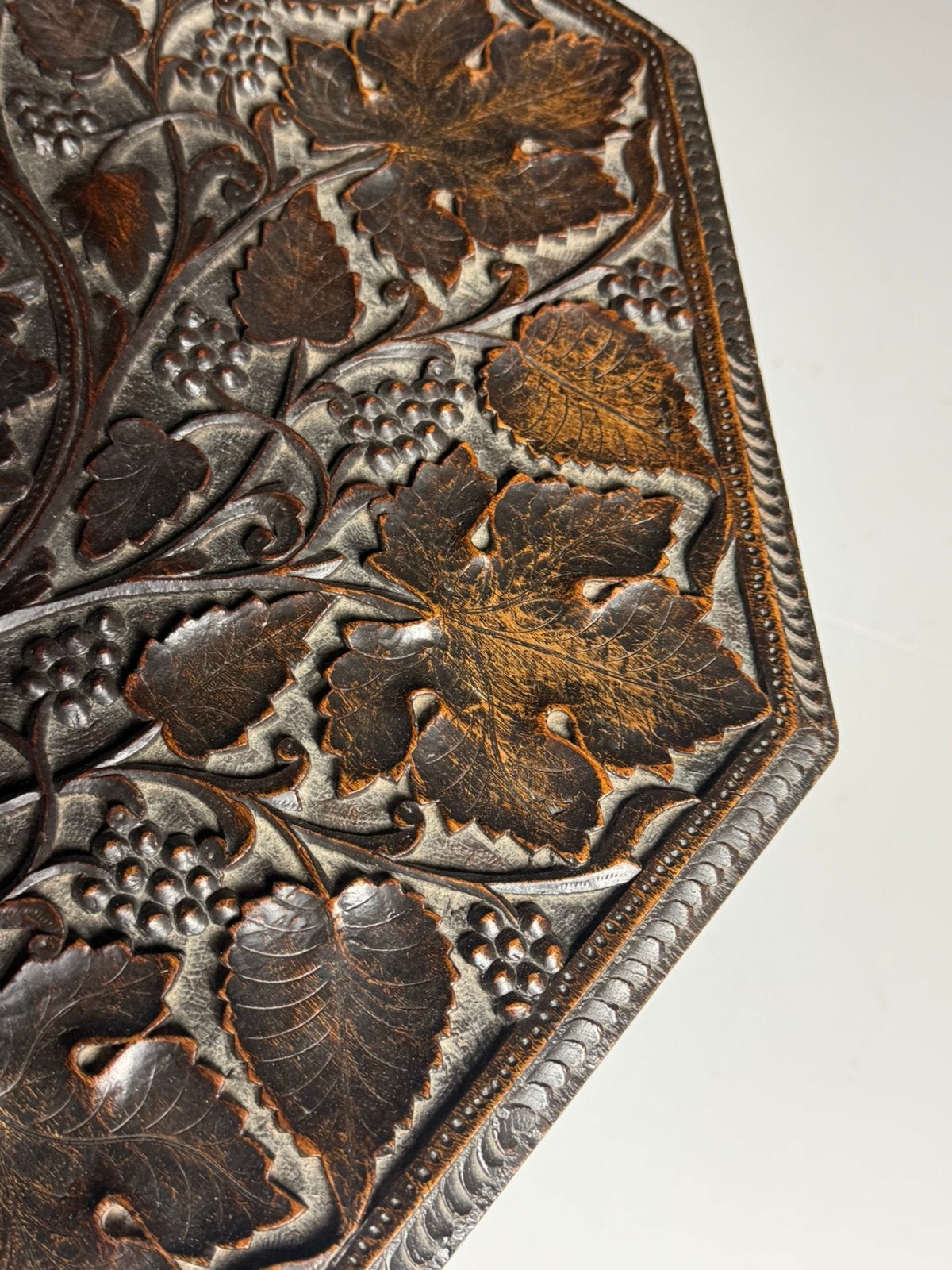 Anglo Indian bijzettafel 19e eeuw, Ophalen
