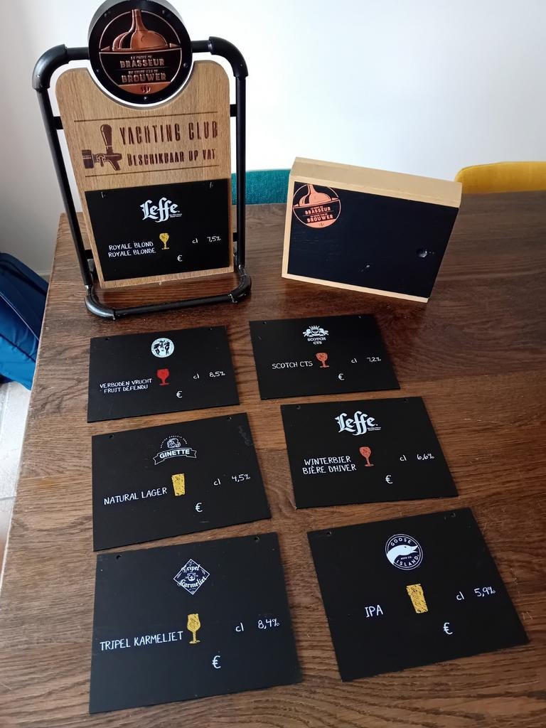Bier display, keuze van de brouwerij. Met losse bierbordjes, Verzamelen, Biermerken, Ophalen of Verzenden, Glas of Glazen, Overige merken