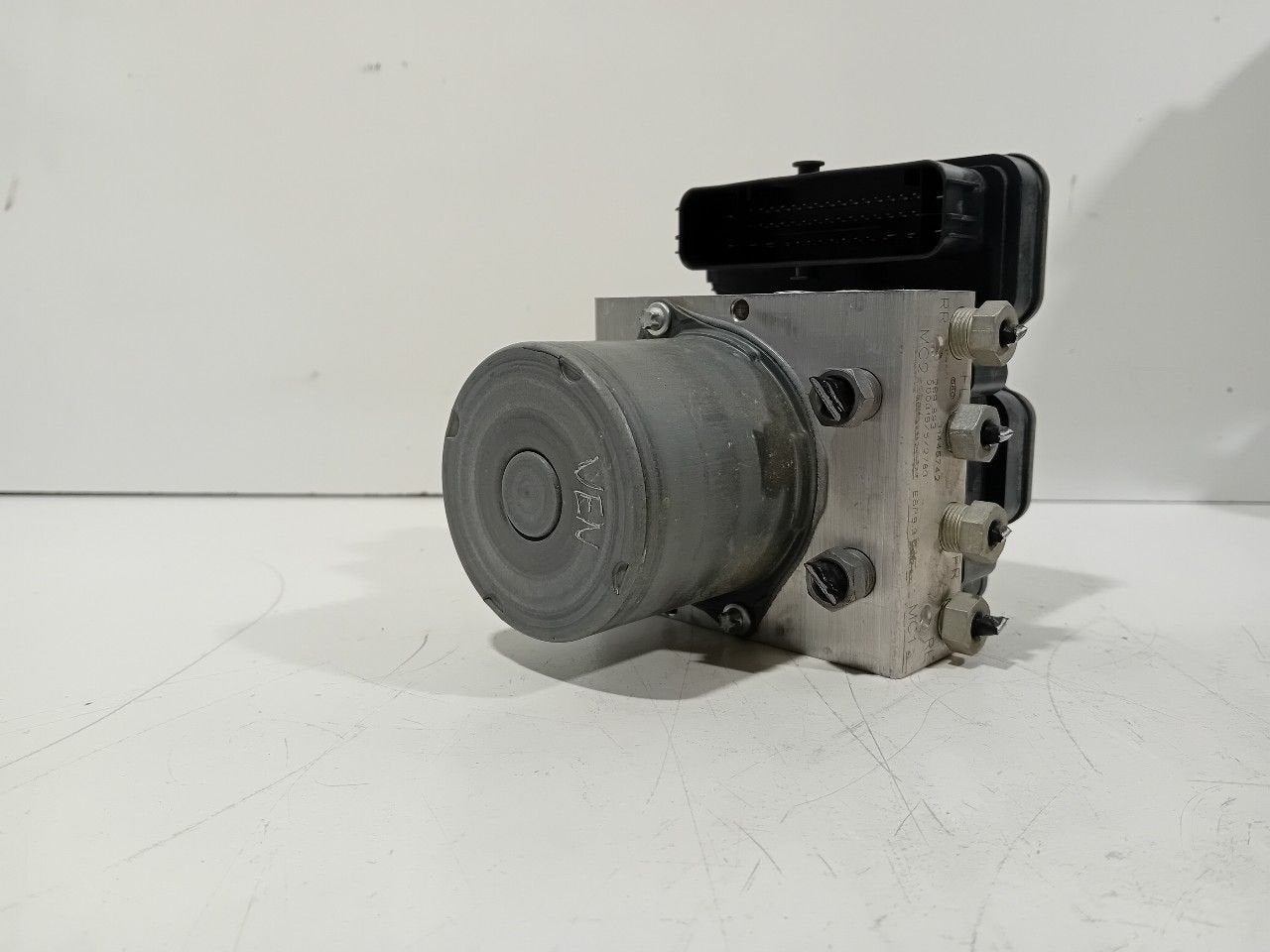 Abs pomp Volvo XC40, Onderdelen@venauto.nl, Van der Ven Autorecycling B.V., Gebruikt, Ettenseweg 76, 4706 PB Roosendaal, The Netherlands