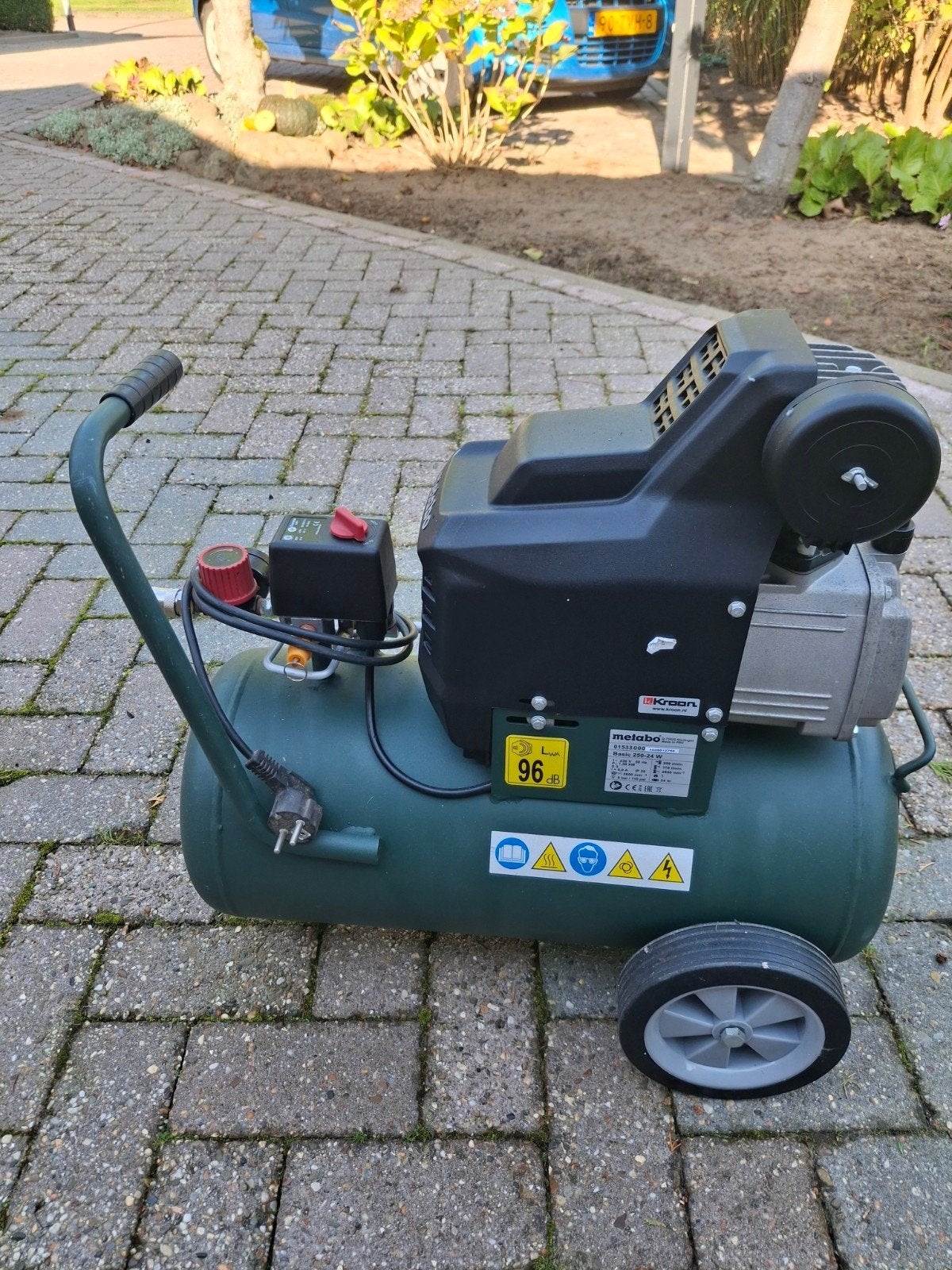 Metabo Basic 250-24 W Compressor met accessoires, Doe-het-zelf en Verbouw, Gebruikt, 6 tot 10 bar, Ophalen of Verzenden, Minder dan 200 liter/min