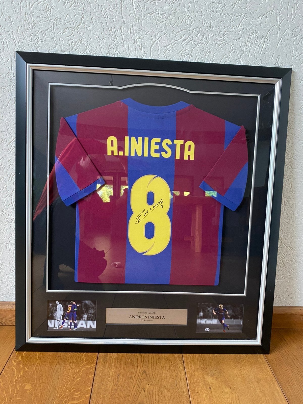 Gesigneerd Andrés Iniesta retro FC Barcelona shirt., Ophalen of Verzenden, Nieuw, Buitenlandse clubs, Shirt