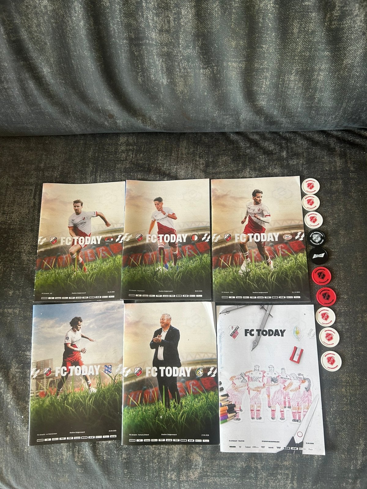 FC UTRECHT 6 programmaboekjes & 10 bekermunten, Verzamelen, Verzenden, Zo goed als nieuw