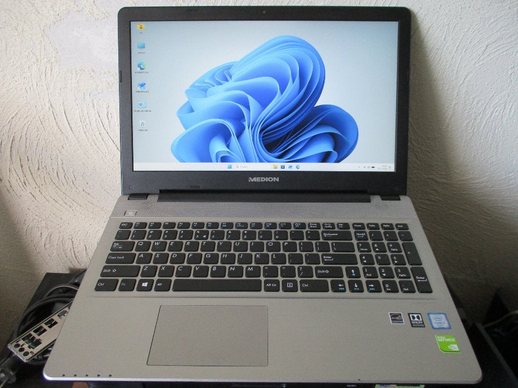 Goede Medion Windows 11 laptop met muis, Computers en Software, Windows Laptops, Met videokaart, 2 tot 3 Ghz, 8 GB, Medion
