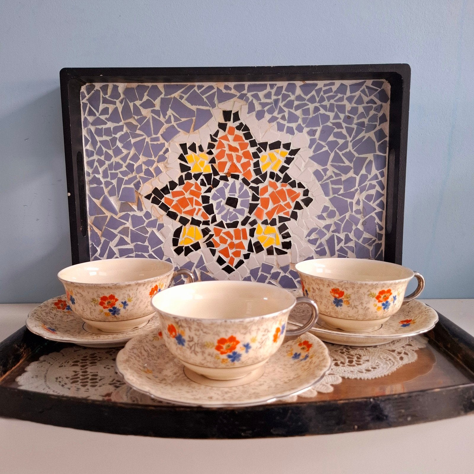 Geha Sphinx, 3 thee kop en schotels met bloemmotief, Ophalen of Verzenden