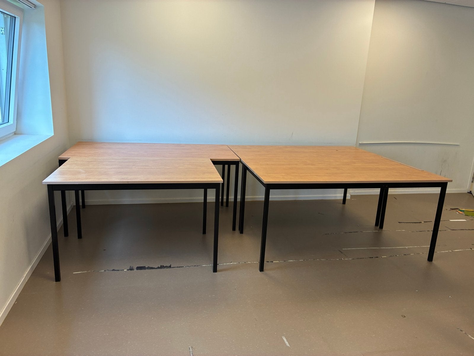 Gebruikte Tafels - Hout en Metaal, Gebruikt, 100 tot 150 cm, Ophalen of Verzenden, Vier personen