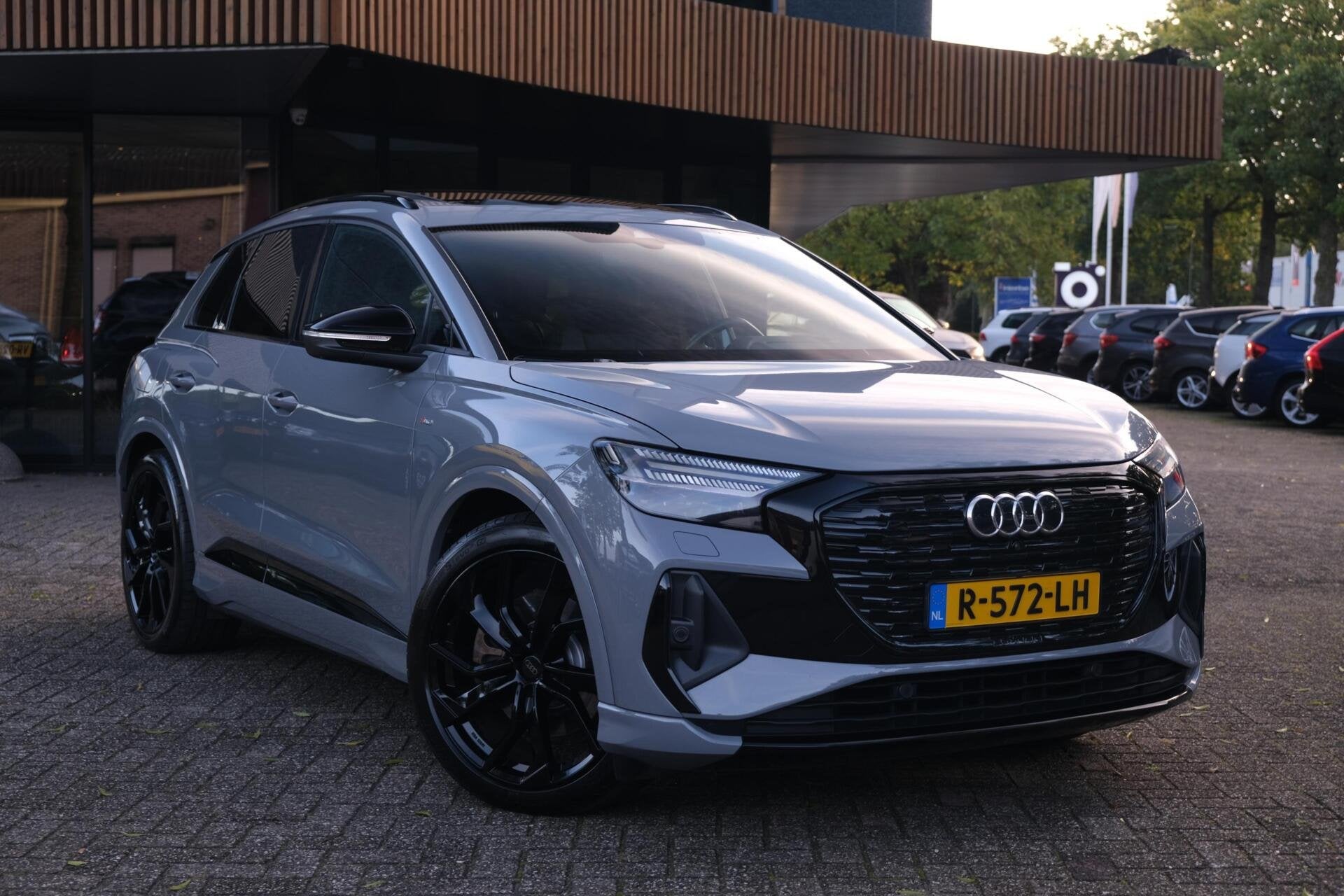 Audi Q4 e-tron 50 quattro Launch edition S Competition 77 kW, Auto's, Zwart, Leder, 2110 kg, Te koop