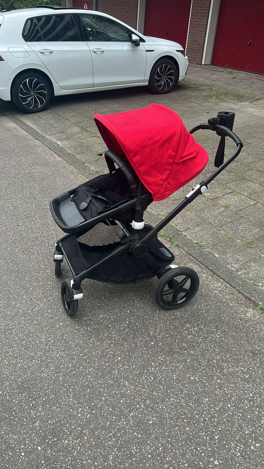 Bugaboo fox 2 kinderwagen met rode kap, Bugaboo, Verstelbare duwstang, Zo goed als nieuw, Ophalen