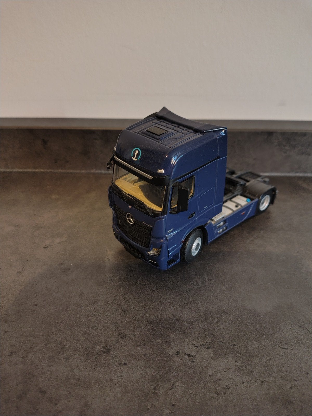 WSI Kuhne Nagel Mercedes Actros modelvrachtwagen, Hobby en Vrije tijd, Modelauto's | 1:50, Ophalen of Verzenden, Nieuw, Bus of Vrachtwagen