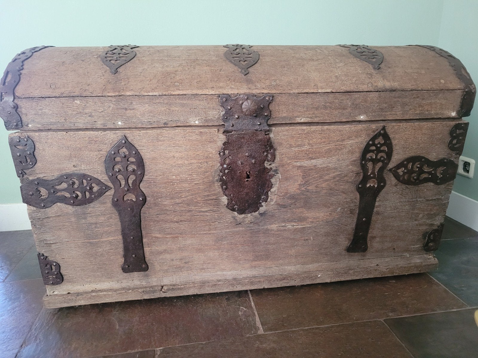Antieke houten kist met smeedijzeren beslag, Antiek en Kunst, Ophalen