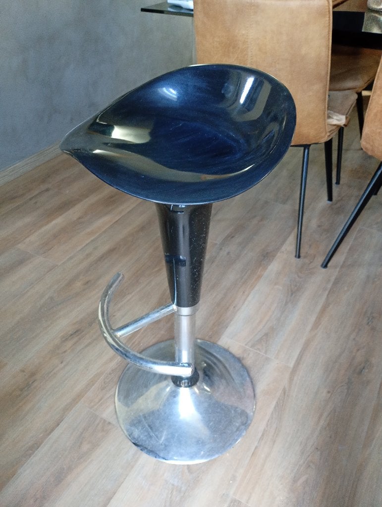 Barkruk chrome met zwart, Huis en Inrichting, Ophalen, Gebruikt, 60 tot 90 cm, 1 kruk