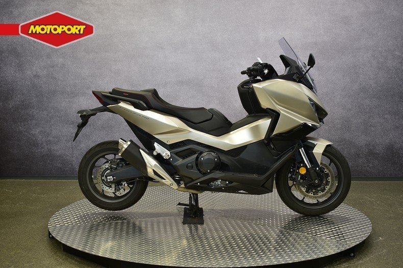 Honda FORZA 750 (bj 2025), Info@motoportwormerveer.nl, Scooter, Honda Motor Europe, Crystal Bldng B-Unit B11.2 Rivium Blv200
2909 LK  Capelle aan den IJsel, NL