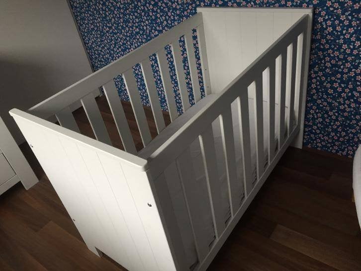 Babykamer met ledikant, commode en kledingkast, Ophalen, Gebruikt, Jongetje of Meisje