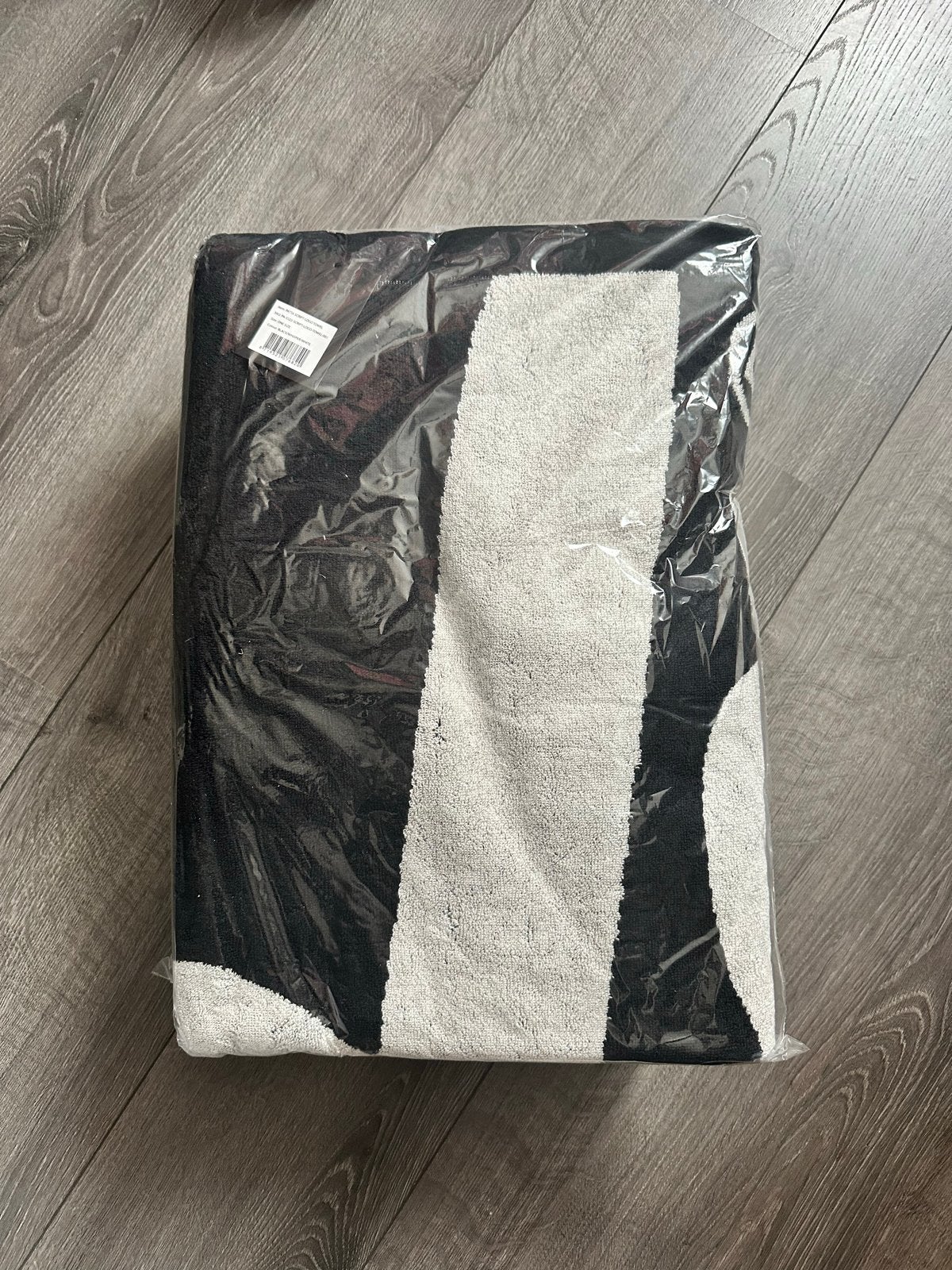 Patta Beach Towel Nieuw Script Logo KNVB Wave Air Max 1, Ophalen of Verzenden, Nieuw, Zwart, Handdoek