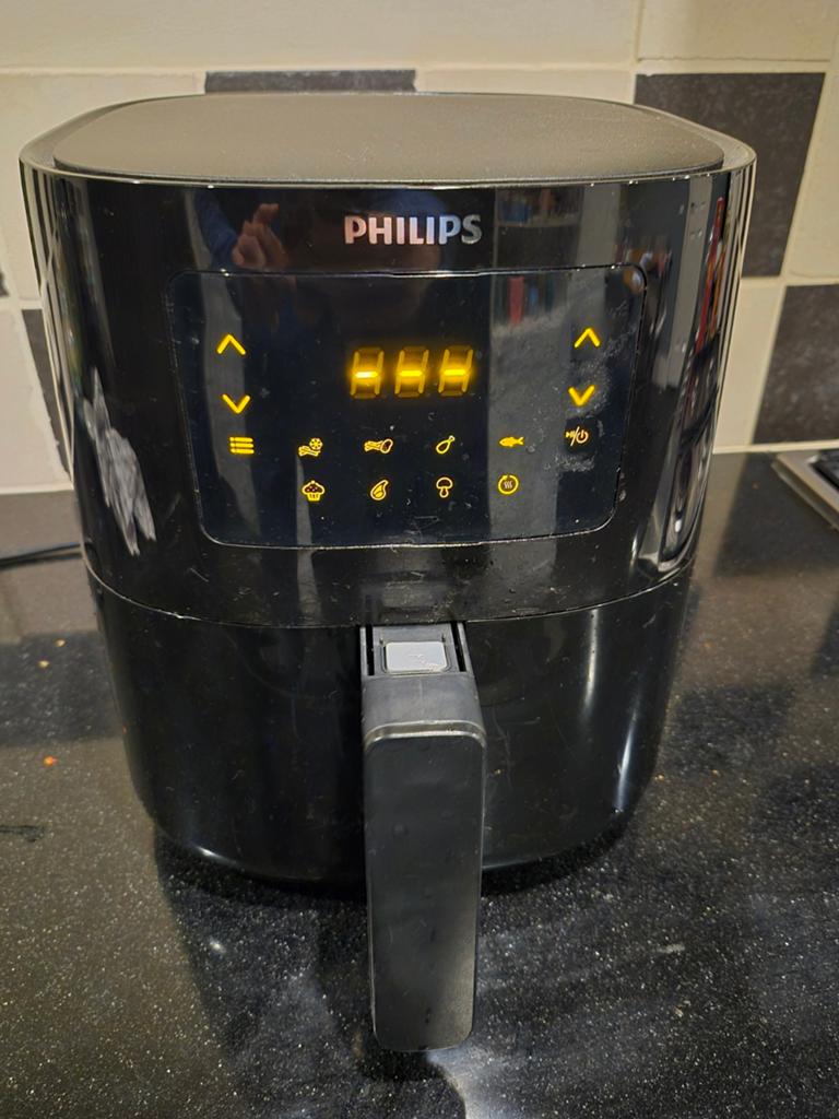 Philips Airfryer XL. Bak sluit niet meer helemaal goed., Ophalen, Gebruikt, Airfryer XL, 750 t/m 999 gram