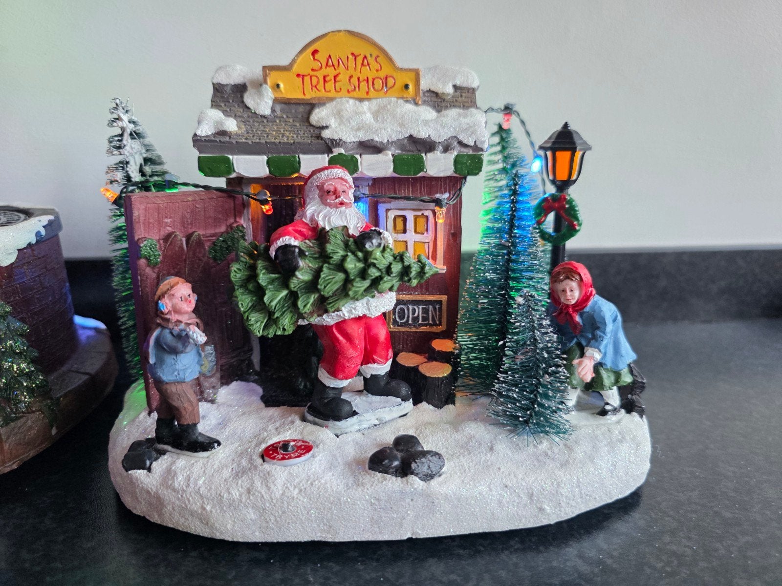 Luville Santa's Tree Shop kerstdorp tafereel kerstman, Ophalen, Zo goed als nieuw