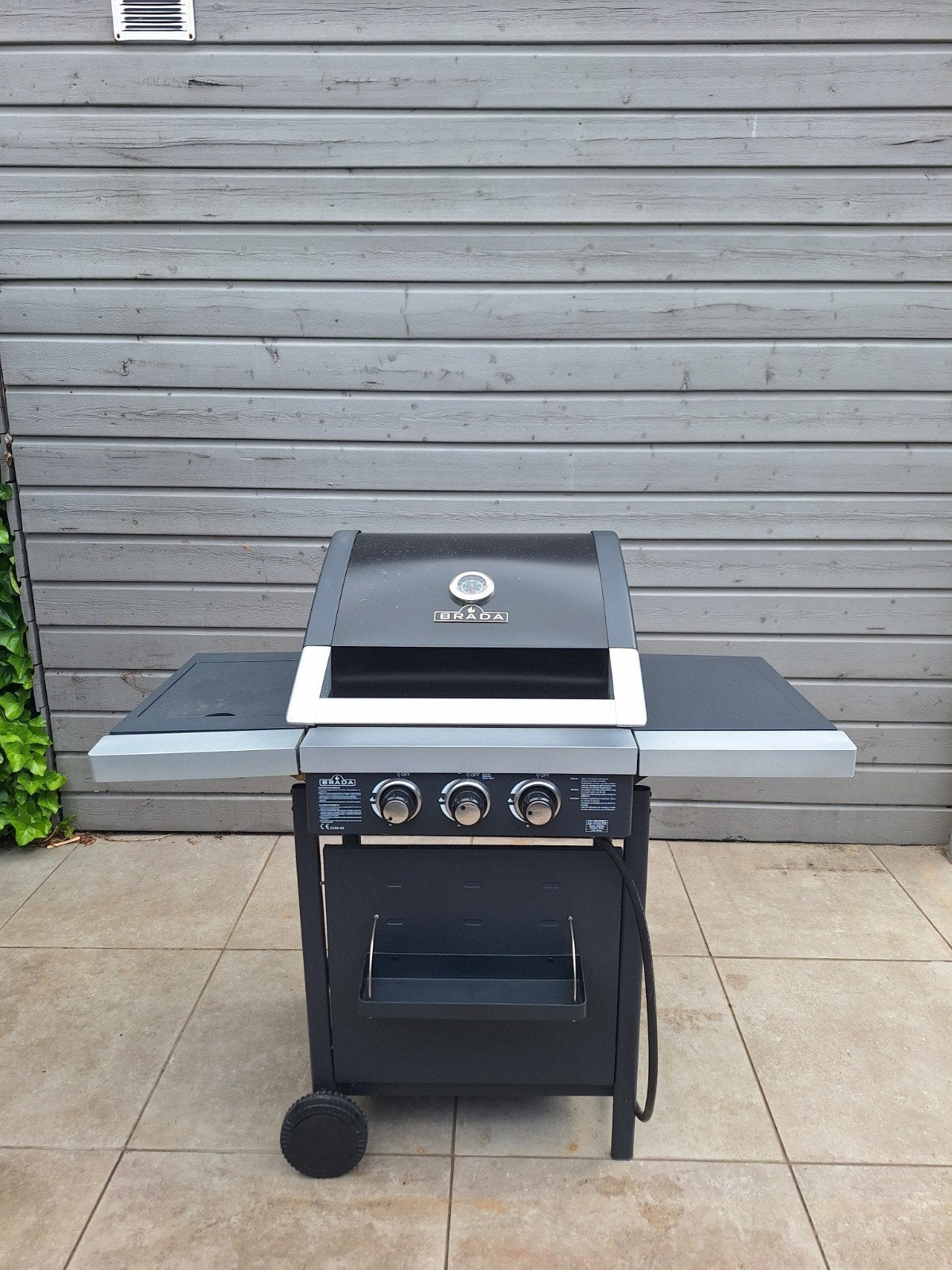 Brada gas BBQ, Ophalen