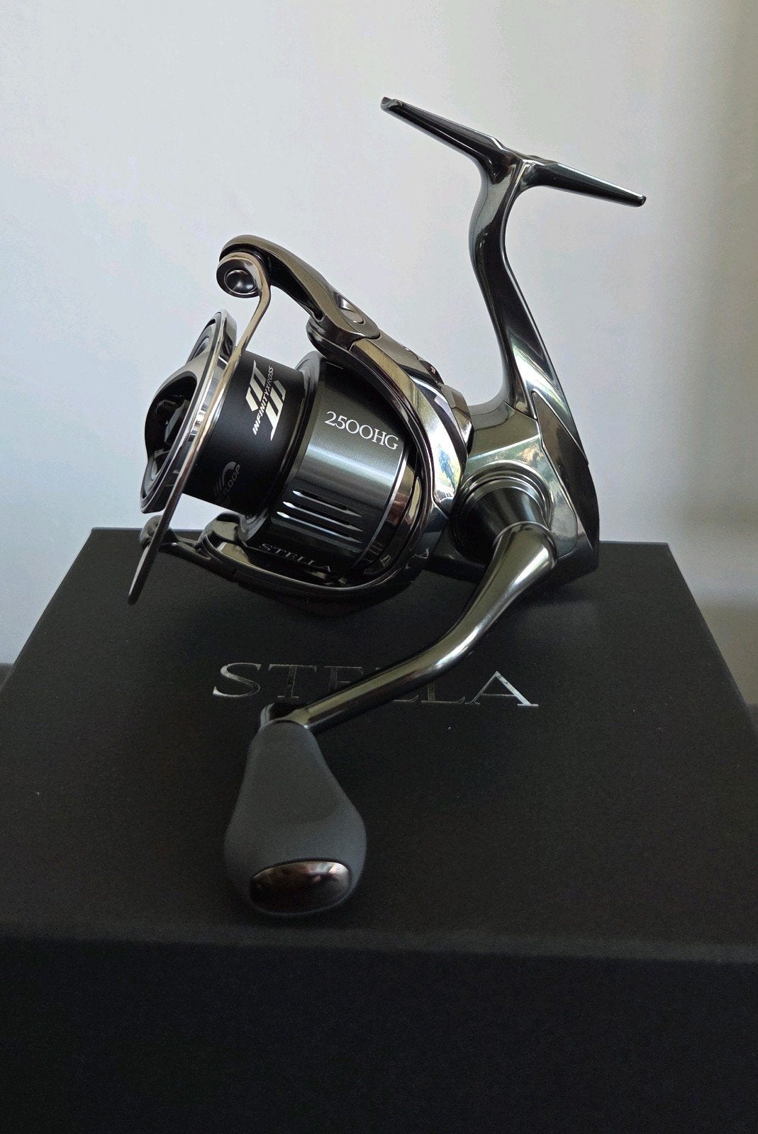 SHIMANO STELLA 2500HG K, Ophalen of Verzenden, Nieuw, Molen